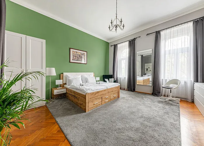 Maison Lumiere Buda - Near M2 Metro