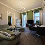 Maison Lumiere Buda - Near M2 Metro